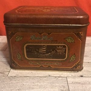 Vintage GOLDEN HARVEST TEA TIN